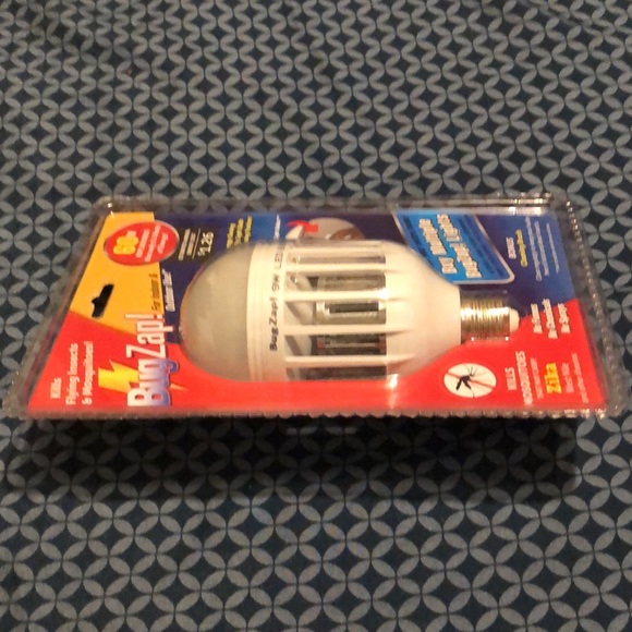 New, BugZap 60 watt, energy saver bulb with a bonus cleaning brush! - Picture 2 of 3